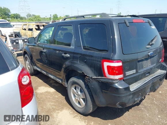 2011 Ford Escape XLT z VIN 1FMCU9DG6BKB21924, wystawiony jako IAAI lot #42645085 z przebiegiem 305 186 mil mil oraz . Historia ofert i sprzedaży dostępna na DreamBid. Obrazek 3.