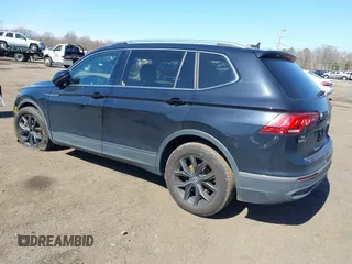2024 Volkswagen Tiguan SE z VIN 3VVMB7AX0RM048335, wystawiony jako IAAI lot #41810972 z przebiegiem 29 467 mil mil oraz . Historia ofert i sprzedaży dostępna na DreamBid. Obrazek 3.