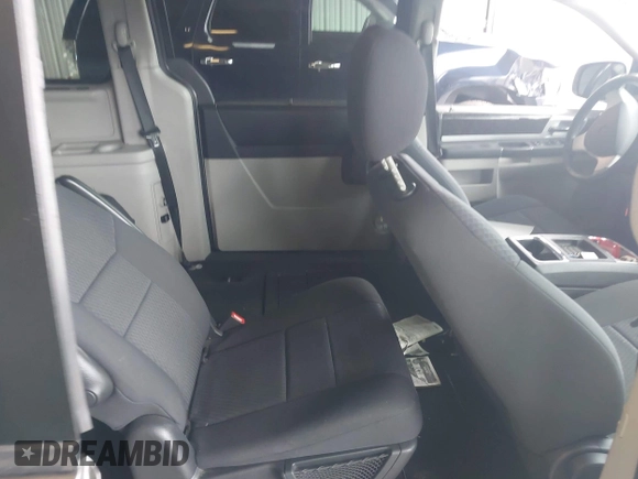 2010 Dodge Grand Caravan SXT z VIN 2D4RN5D11AR220105, wystawiony jako IAAI lot #42299610 z przebiegiem 223 842 mil mil oraz . Historia ofert i sprzedaży dostępna na DreamBid. Obrazek 8.