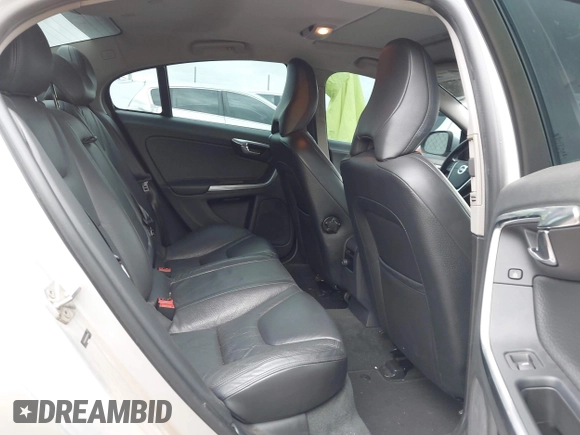 2014 Volvo S60 T5 with VIN YV1612FS0E1291364, listed as a IAAI auction lot 42130425 with 140,497 mi miles. Bid and sale history available at carsss.com. Image 8.
