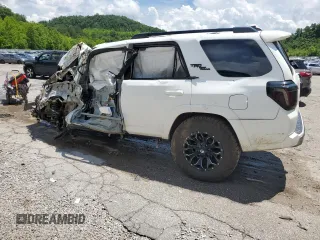 2021 Toyota 4Runner TRD Off Road Premium with VIN JTERU5JR3M5860985, listed as a Copart auction lot 61002155 with Not provided miles and Salvage title. Bid and sale history available at DreamBid. Image 2.