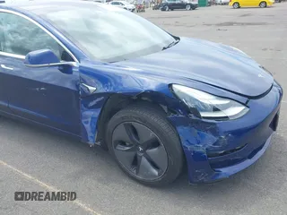 2018 Tesla Model 3 Long Range Battery z VIN 5YJ3E1EA6JF160859, wystawiony jako IAAI lot #42149636 z przebiegiem 81 159 mil mil oraz . Historia ofert i sprzedaży dostępna na DreamBid. Obrazek 6.