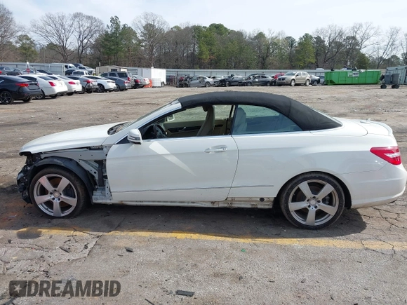 2011 Mercedes-Benz E-Class E 550 with VIN WDDKK7CF4BF093607, listed as a IAAI auction lot 41596557 with 128,548 mi miles. Bid and sale history available at carsss.com. Image 14.