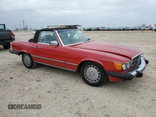 1986 Mercedes-Benz 560 SL with VIN WDBBA48D8GA054377, listed as a Copart auction lot 45391915 with 98,728 mi miles and Salvage Title. Bid and sale history available at DreamBid. Image 4.