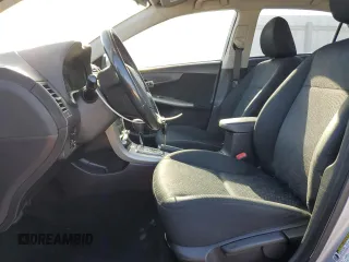 2010 Toyota Corolla z VIN 1NXBU4EE2AZ281538, wystawiony jako Copart lot #54864765 z przebiegiem 157 326 mil mil oraz Szkoda całkowita • Salvage title. Historia ofert i sprzedaży dostępna na DreamBid. Obrazek 7.