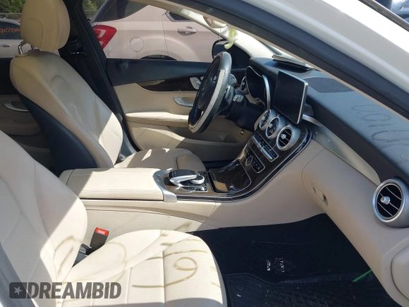 2017 Mercedes-Benz C 300 с VIN 55SWF4KB8HU208704, выставлен на аукционе IAAI как лот 42051688 с пробегом 108 835 миль миль и . История ставок и продаж доступна на DreamBid. Изображение 5.