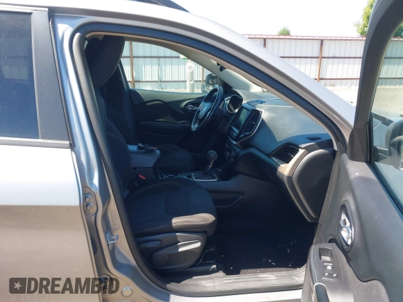2016 Jeep Cherokee Latitude with VIN 1C4PJMCB3GW191226, listed as a IAAI auction lot 42395834 with 126,317 mi miles and . Bid and sale history available at DreamBid. Image 5.