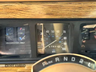 1987 Jeep Grand Wagoneer z VIN 1JCNJ15U7HT153505, wystawiony jako Copart lot #46373925 z przebiegiem 57 931 mil mil oraz Czysty tytuł • Clean title. Historia ofert i sprzedaży dostępna na DreamBid. Obrazek 8.