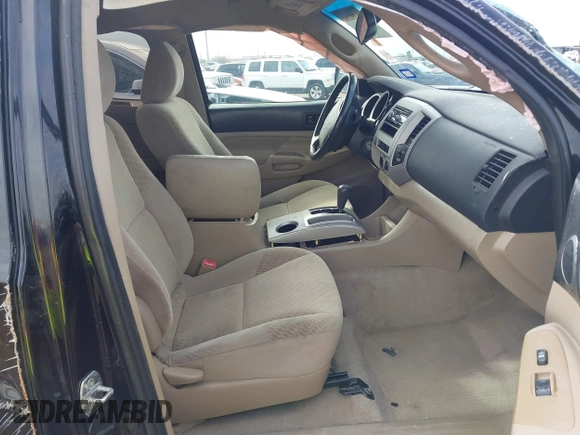 2011 Toyota Tacoma z VIN 5TFUX4EN8BX002159, wystawiony jako IAAI lot #41291262 z przebiegiem 94 934 mil mil oraz . Historia ofert i sprzedaży dostępna na DreamBid. Obrazek 5.