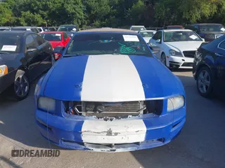 2006 Ford Mustang GT Deluxe z VIN 1ZVHT85H865217375, wystawiony jako IAAI lot #42770588 z przebiegiem Nie podano mil oraz . Historia ofert i sprzedaży dostępna na DreamBid. Obrazek 12.