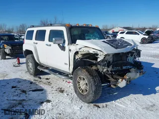 2008 Hummer H3 SUV with VIN 5GTEN13E488164197, listed as a IAAI auction lot 41325754 with 274,440 mi miles. Bid and sale history available at carsss.com. Image 1.