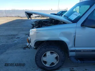 1996 Chevrolet Tahoe z VIN 1GNEK13R3TJ318572, wystawiony jako IAAI lot #41419555 z przebiegiem 199 201 mil mil oraz . Historia ofert i sprzedaży dostępna na DreamBid. Obrazek 18.