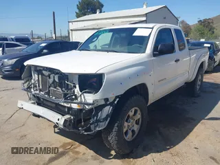 2005 Toyota Tacoma PreRunner z VIN 5TETU62N25Z062181, wystawiony jako IAAI lot #41837178 z przebiegiem 236 480 mil mil oraz . Historia ofert i sprzedaży dostępna na DreamBid. Obrazek 2.