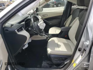 2023 Toyota Corolla Cross XLE z VIN 7MUDAABG9PV049306, wystawiony jako Copart lot #53649005 z przebiegiem 39 247 mil mil oraz Szkoda całkowita • Salvage title. Historia ofert i sprzedaży dostępna na DreamBid. Obrazek 7.