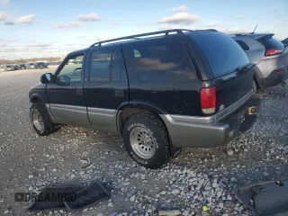 2000 GMC Jimmy SLE Convenience with VIN 1GKDT13W7Y2393191, listed as a Copart auction lot 82301364 with 160,004 mi miles and Clean Title. Bid and sale history available at carsss.com. Image 2.