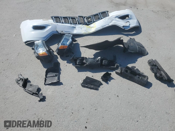 2020 Jeep Grand Cherokee Laredo E с VIN 1C4RJEAGXLC219841, выставлен на аукционе Copart как лот 48617635 с пробегом 35 325 миль миль и Списание • Salvage title. История ставок и продаж доступна на DreamBid. Изображение 15.