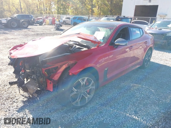 2018 Kia Stinger GT2 with VIN KNAE55LC0J6019590, listed as a IAAI auction lot 40627501 with 90,021 mi miles. Bid and sale history available at carsss.com. Image 2.