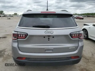 2019 Jeep Compass Latitude z VIN 3C4NJCBB5KT833253, wystawiony jako Copart lot #55097005 z przebiegiem 42 813 mil mil oraz Szkoda całkowita • Salvage title. Historia ofert i sprzedaży dostępna na DreamBid. Obrazek 6.