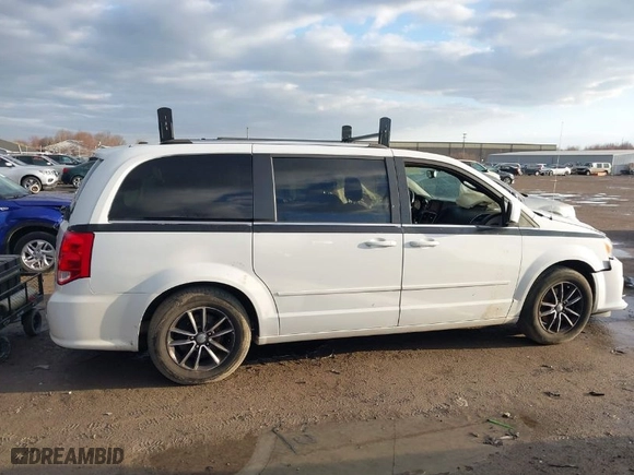 2017 Dodge Grand Caravan SXT with VIN 2C4RDGCG2HR818425, listed as a IAAI auction lot 41837757 with 175,201 mi miles. Bid and sale history available at carsss.com. Image 13.