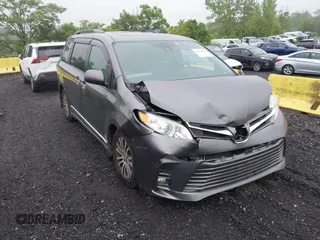 2018 Toyota Sienna XLE Auto Access Seat z VIN 5TDYZ3DC6JS930546, wystawiony jako IAAI lot #42471420 z przebiegiem 199 099 mil mil oraz . Historia ofert i sprzedaży dostępna na DreamBid. Obrazek 1.