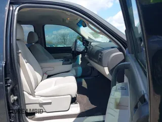 2009 Chevrolet Silverado 1500 LT with VIN 3GCEC23019G278743, listed as a IAAI auction lot 41997695 with 139,718 mi miles. Bid and sale history available at carsss.com. Image 5.