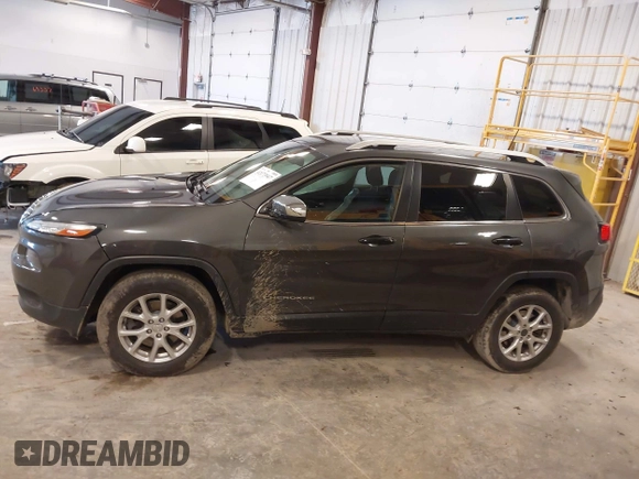 2016 Jeep Cherokee Latitude z VIN 1C4PJMCSXGW147918, wystawiony jako IAAI lot #42173947 z przebiegiem 142 482 mil mil oraz . Historia ofert i sprzedaży dostępna na DreamBid. Obrazek 14.