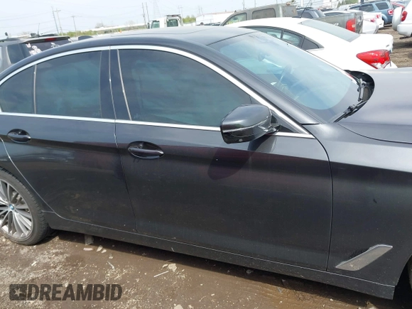 2019 BMW 5 Series 530i z VIN WBAJA5C52KBX87768, wystawiony jako IAAI lot #42029678 z przebiegiem 102 448 mil mil oraz . Historia ofert i sprzedaży dostępna na DreamBid. Obrazek 13.