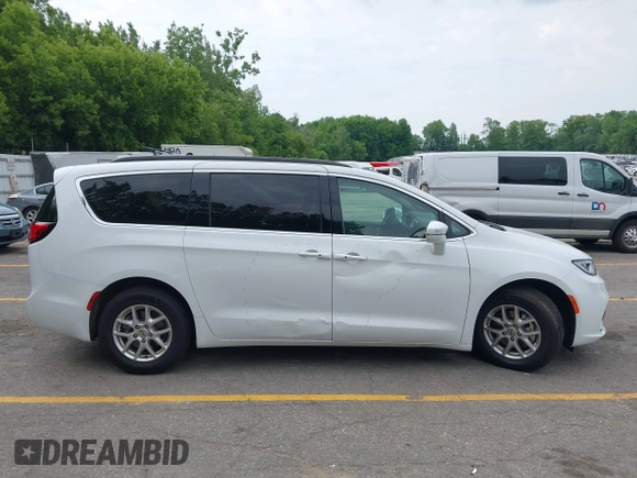 2022 Chrysler Pacifica Touring L with VIN 2C4RC1BG3NR149675, listed as a IAAI auction lot 42470593 with 59,956 mi miles and . Bid and sale history available at DreamBid. Image 13.