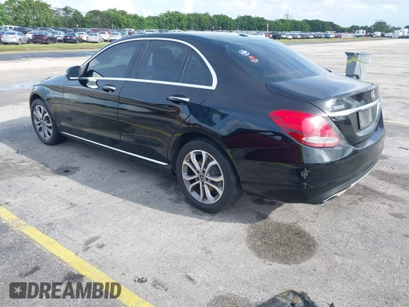 2018 Mercedes-Benz C 300 z VIN 55SWF4KB8JU251817, wystawiony jako IAAI lot #42482900 z przebiegiem 76 248 mil mil oraz . Historia ofert i sprzedaży dostępna na DreamBid. Obrazek 3.