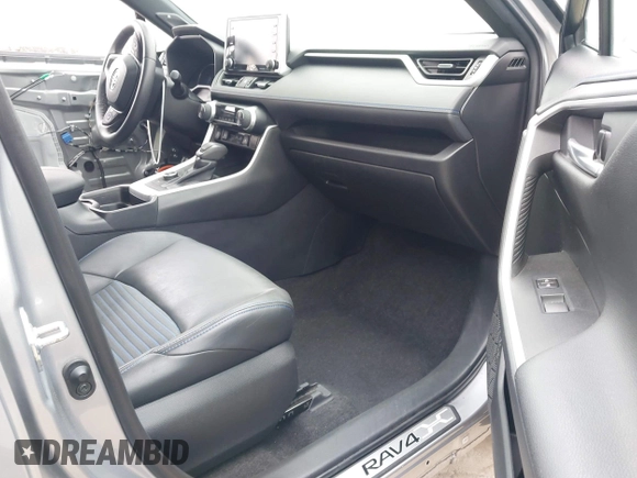 2021 Toyota RAV4 Hybrid XSE z VIN 4T3E6RFV9MU027713, wystawiony jako IAAI lot #42587759 z przebiegiem 28 806 mil mil oraz . Historia ofert i sprzedaży dostępna na DreamBid. Obrazek 5.