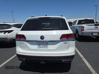 2023 Volkswagen Atlas SE z VIN 1V2HR2CA4PC526289, wystawiony jako IAAI lot #42734426 z przebiegiem 46 454 mil mil oraz . Historia ofert i sprzedaży dostępna na DreamBid. Obrazek 3.