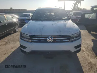 2021 Volkswagen Tiguan S z VIN 3VV1B7AX1MM155177, wystawiony jako Copart lot #70585534 z przebiegiem Nie podano mil oraz Szkoda całkowita • Salvage title. Historia ofert i sprzedaży dostępna na DreamBid. Obrazek 5.