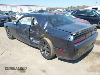 2017 Dodge Challenger SXT z VIN 2C3CDZAG6HH665661, wystawiony jako IAAI lot #41779875 z przebiegiem 97 280 mil mil oraz . Historia ofert i sprzedaży dostępna na DreamBid. Obrazek 3.