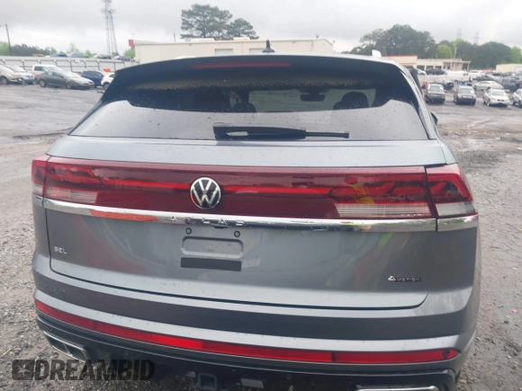 2024 Volkswagen Atlas SEL Premium R-Line with VIN 1V2FE2CA0RC253583, listed as a IAAI auction lot 41951435 with 4,668 mi miles and . Bid and sale history available at DreamBid. Image 16.