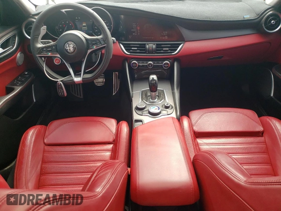 2017 Alfa Romeo Giulia Ti z VIN ZARFAECN1H7549601, wystawiony jako Copart lot #50338745 z przebiegiem 29 940 mil mil oraz Szkody całkowita. Historia ofert i sprzedaży dostępna na DreamBid. Obrazek 8.