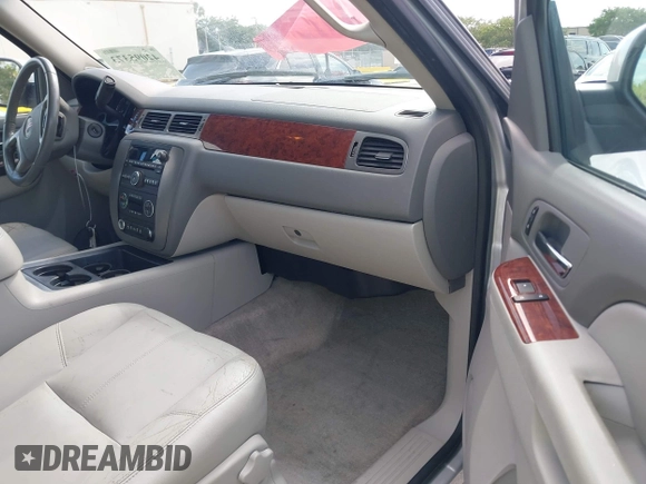 2014 GMC Yukon XL SLT with VIN 1GKS1KE04ER239326, listed as a IAAI auction lot 42095373 with 96,123 mi miles. Bid and sale history available at carsss.com. Image 5.