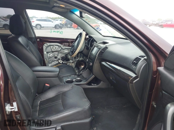 2011 Kia Sorento EX z VIN 5XYKU4A24BG052376, wystawiony jako IAAI lot #42113365 z przebiegiem 171 432 mil mil oraz . Historia ofert i sprzedaży dostępna na DreamBid. Obrazek 5.