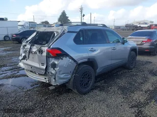 2022 Toyota RAV4 XLE with VIN 2T3P1RFV3NC266202, listed as a IAAI auction lot 41702818 with 62,043 mi miles. Bid and sale history available at carsss.com. Image 4.