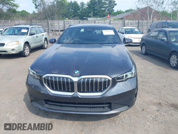 2024 BMW 5 Series 530i с VIN WBA43FJ03RCS39433, выставлен на аукционе IAAI как лот 42396985 с пробегом 2 327 миль миль и . История ставок и продаж доступна на DreamBid. Изображение 12.