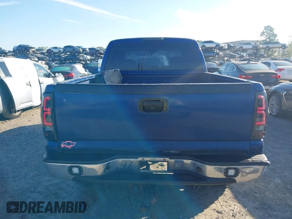 2004 Chevrolet Silverado 1500 with VIN 1GCEK19T54E256730, listed as a IAAI auction lot 41685840 with 281,979 mi miles and . Bid and sale history available at DreamBid. Image 17.
