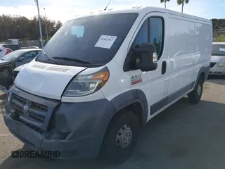 2016 Ram ProMaster Cargo z VIN 3C6TRVAG5GE134667, wystawiony jako IAAI lot #41411317 z przebiegiem 109 352 mil mil oraz . Historia ofert i sprzedaży dostępna na DreamBid. Obrazek 2.