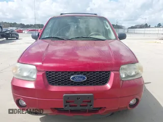 2007 Ford Escape Limited with VIN 1FMYU94127KB58591, listed as a IAAI auction lot 41801334 with 117,125 mi miles. Bid and sale history available at carsss.com. Image 6.