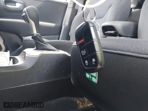 2017 Jeep Renegade Latitude z VIN ZACCJABB6HPG36670, wystawiony jako IAAI lot #42474479 z przebiegiem 154 536 mil mil oraz . Historia ofert i sprzedaży dostępna na DreamBid. Obrazek 11.