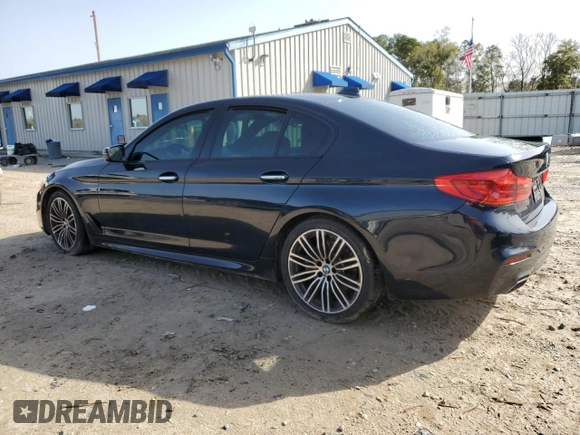2018 BMW 5 Series 530i z VIN WBAJA5C5XJWA36332, wystawiony jako Copart lot #47810135 z przebiegiem 131 011 mil mil oraz Szkoda całkowita • Salvage title. Historia ofert i sprzedaży dostępna na DreamBid. Obrazek 2.