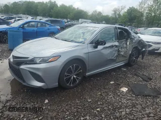 2020 Toyota Camry SE z VIN 4T1G11AK3LU878547, wystawiony jako Copart lot #55746685 z przebiegiem 65 427 mil mil oraz Szkoda całkowita • Salvage title. Historia ofert i sprzedaży dostępna na DreamBid. Obrazek 1.