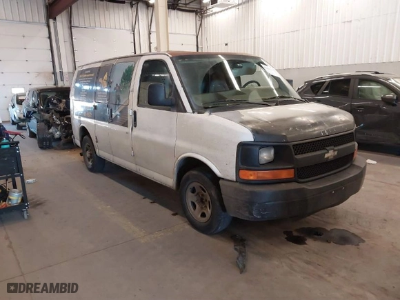 2006 Chevrolet Express Cargo Van with VIN 1GCFG15X261210944, listed as a IAAI auction lot 41443499 with 313,608 mi miles. Bid and sale history available at carsss.com. Image 1.
