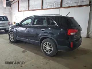 2015 Kia Sorento LX z VIN 5XYKTCA69FG593865, wystawiony jako Copart lot #49466205 z przebiegiem 128 270 mil mil oraz Szkoda całkowita • Salvage title. Historia ofert i sprzedaży dostępna na DreamBid. Obrazek 2.