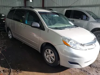 2010 Toyota Sienna CE with VIN 5TDKK4CC5AS301619, listed as a IAAI auction lot 41730180 with 177,117 mi miles. Bid and sale history available at carsss.com. Image 1.