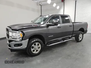 2024 Ram 2500 Big Horn z VIN 3C6UR5DJ8RG249847, wystawiony jako Copart lot #65574575 z przebiegiem 32 262 mil mil oraz Czysty tytuł • Clean title. Historia ofert i sprzedaży dostępna na DreamBid. Obrazek 1.