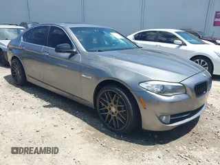 2012 BMW 5 Series 535i xDrive z VIN WBAFU7C58CDU63402, wystawiony jako IAAI lot #42317701 z przebiegiem 118 060 mil mil oraz . Historia ofert i sprzedaży dostępna na DreamBid. Obrazek 1.